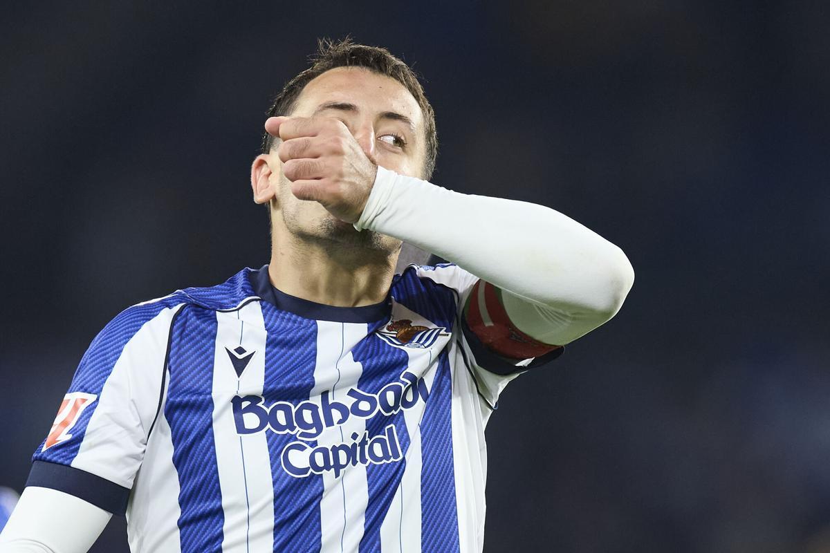 Mikel Oyarzabal de la Real Sociedad celebra tras marcar el primer gol del equipo durante el partido de LaLiga EA Sports entre la Real Sociedad y el RCD Mallorca en Anoeta el 24 de septiembre de 2025, en San Sebastián, España. AFP7 24/09/2025 SÓLO PARA USO EN ESPAÑA. Ricardo Larreina / AFP7 / Europa Press;2025;ESPAÑA;SPORT;ZSPORT;SOCCER;ZSOCCER;Real Sociedad v RCD Mallorca - La Liga EA Sports