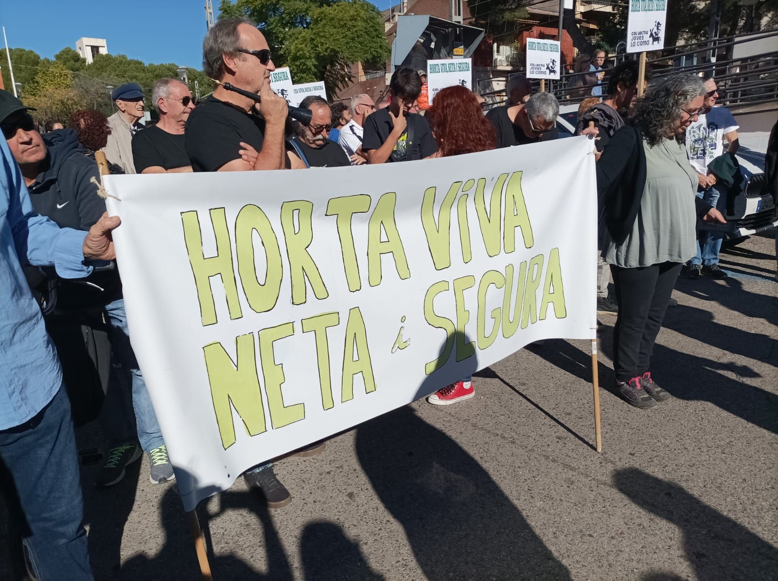 Manifestación por unas aceras accesibles en La Canyada