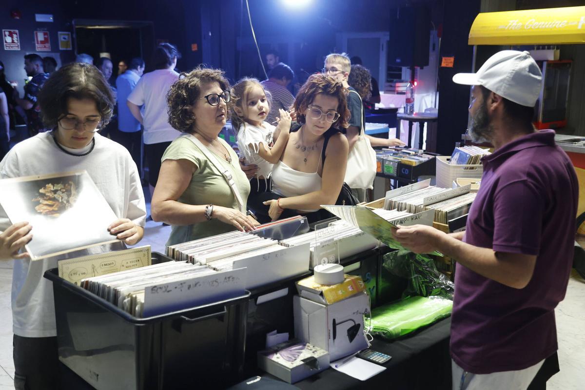La Feria del Disco Nocturna, en imágenes