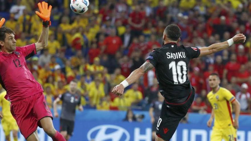 L&#039;albanès Sadiku, en la jugada que ha acabat en l&#039;únic gol del partit