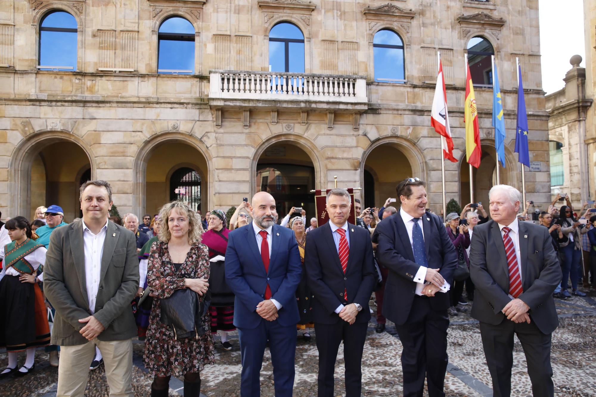 En imágenes: Gijón celebra el Día de León con bailes y el desfile de pendones