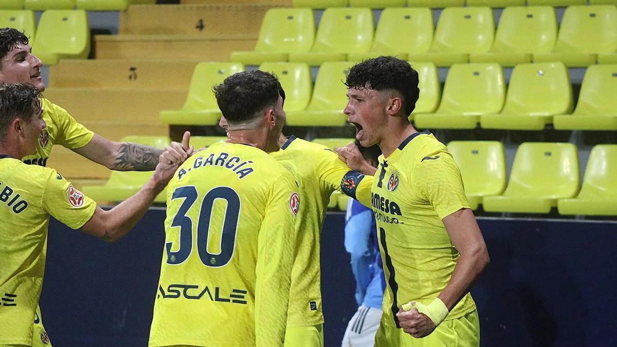 Dani Budesca celebra un gol con el Villarreal B.