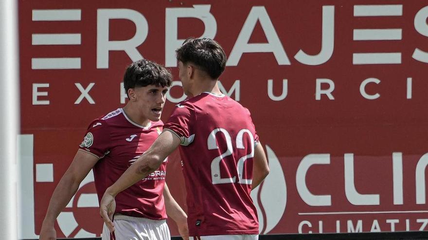 Las buenas noticias en el Real Murcia se quedan en el Imperial