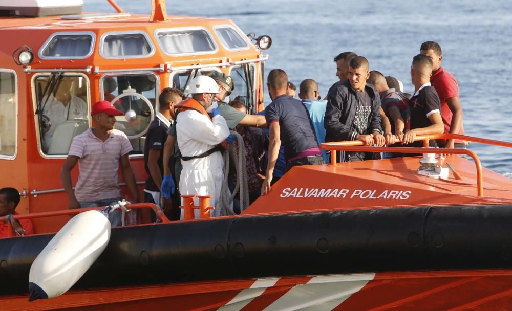 Llega a Tabarca un centenar de inmigrantes en cuatro pateras