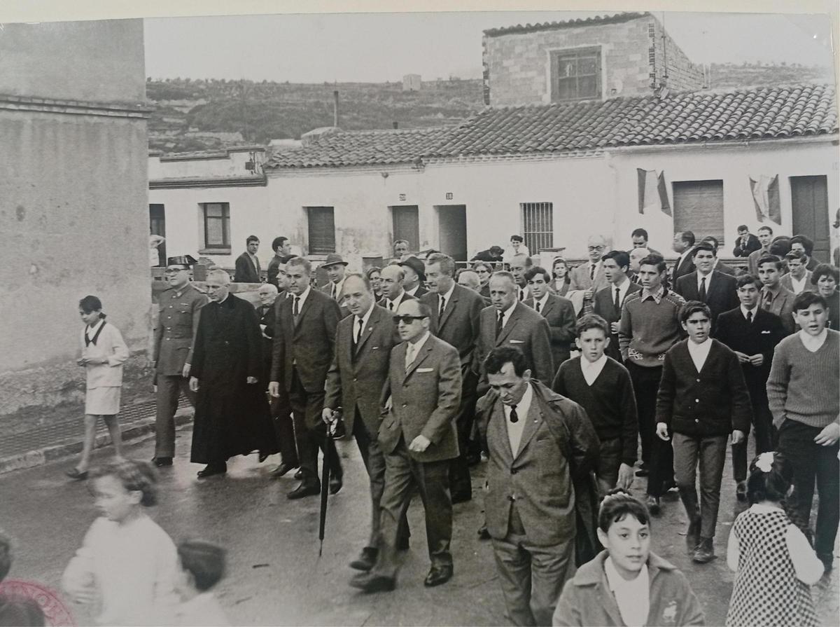 La inauguració dels carrers asfaltats del barri de Sant Pau de Manresa l’any 1967
