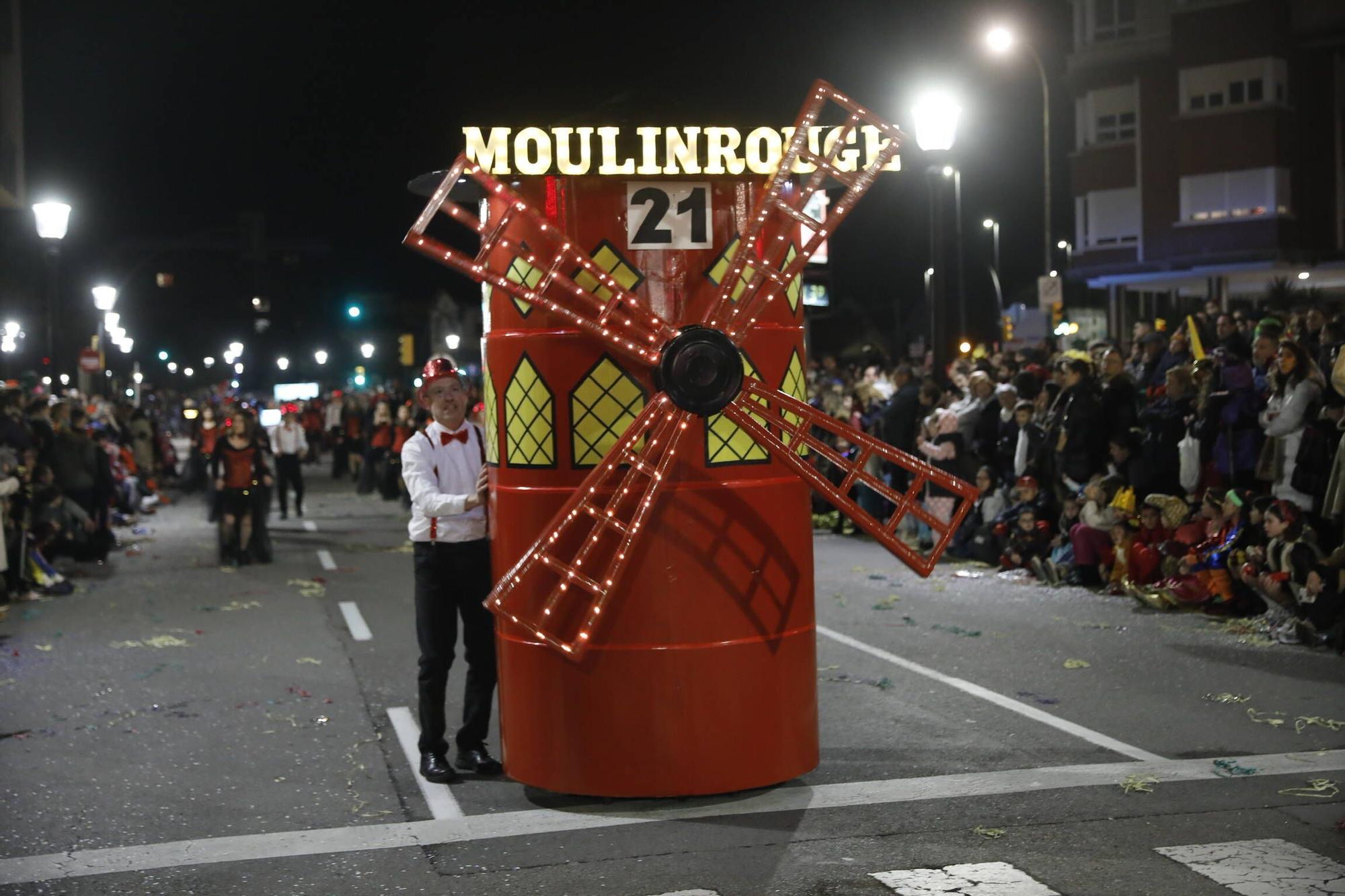 Así fue el multitudinario desfile del Antroxu de Gijón (en imágenes)