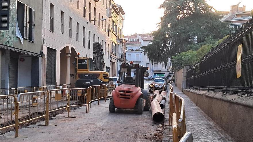 Renovació del clavegueram al costat de la Casa Caritat de Manresa