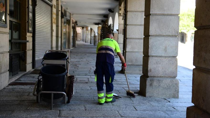 Trabajador de limpieza aislado: &quot;Cuando perdí el gusto y el olfato me empecé a preocupar&quot;