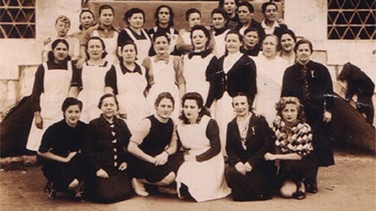 Varias mujeres republicanas, entre ellas las Trece rosas, en la cárcel de Ventas de Madrid.