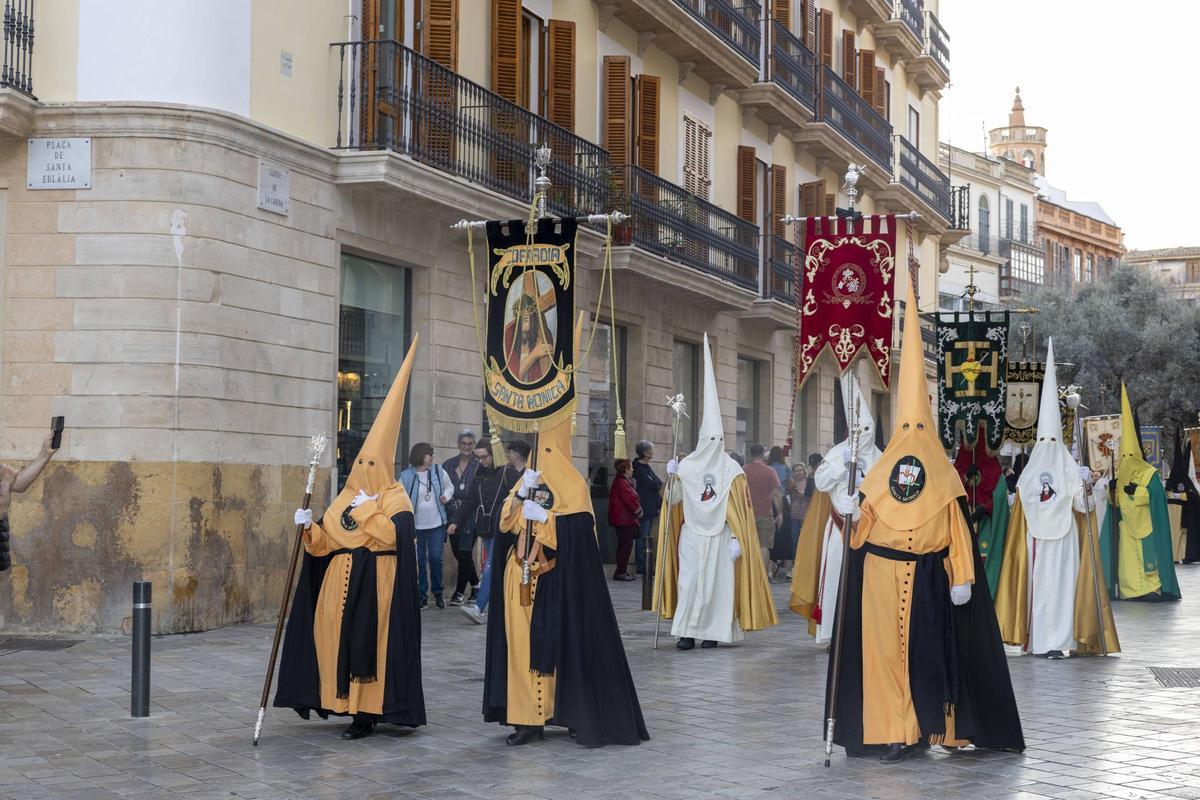 Procesión de los Estandartes en Palma