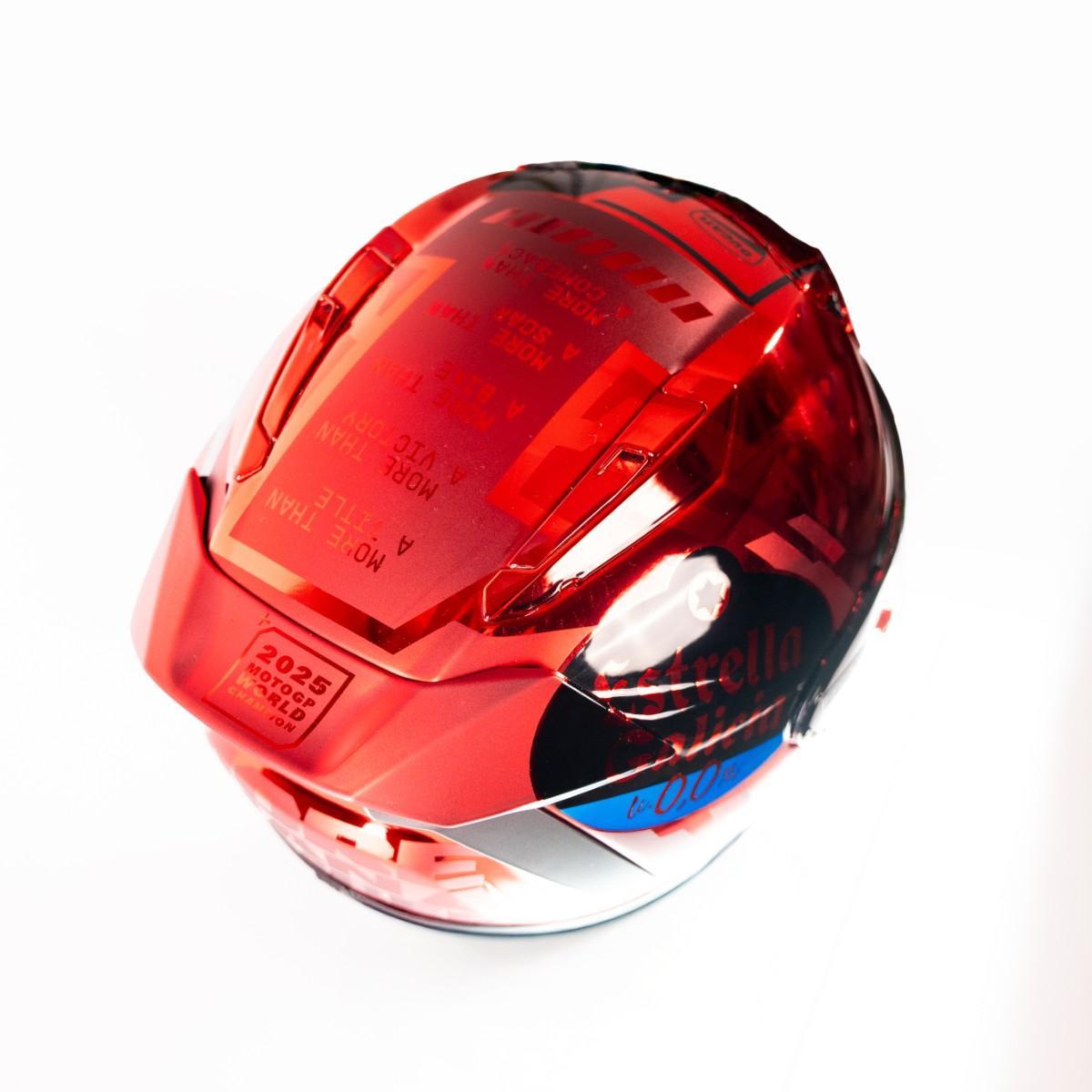 Detalle del casco de Marc