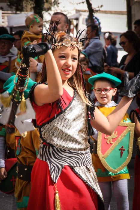 Los niños se convierten en los protagonistas del segundo día de las Fiestas de Moros y Cristianos con el Desfile Infantil.