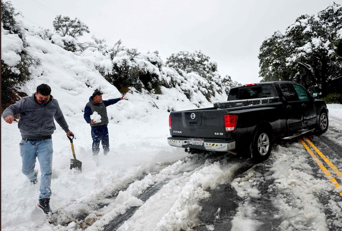 Fuertes nevadas en el sur de California