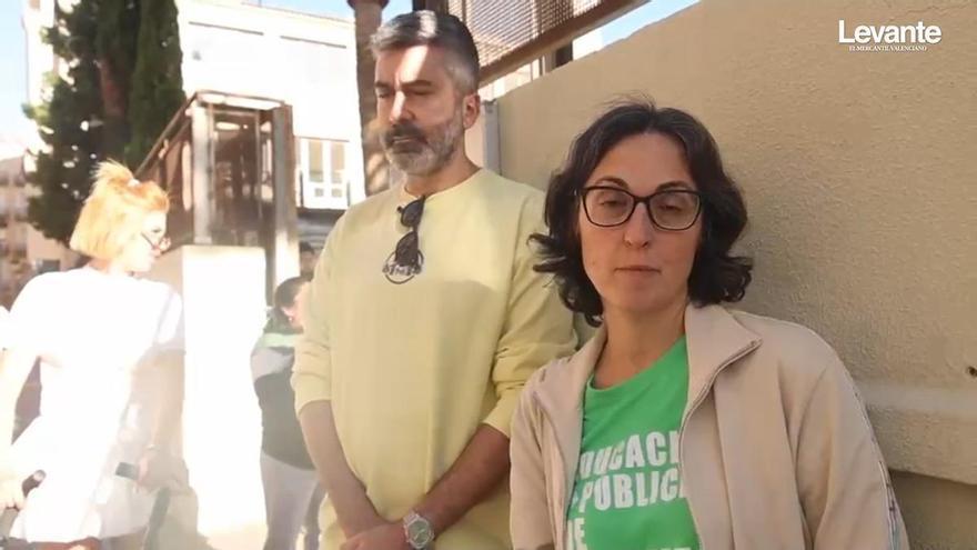 Sara Campos, madre y profesora, en el CEIP Cervantes sobre la huelga de Educación