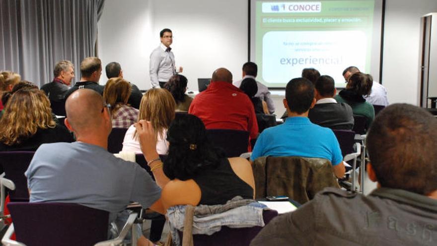 Los emprendedores de Santa Lucía aprenden marketing y liderazgo