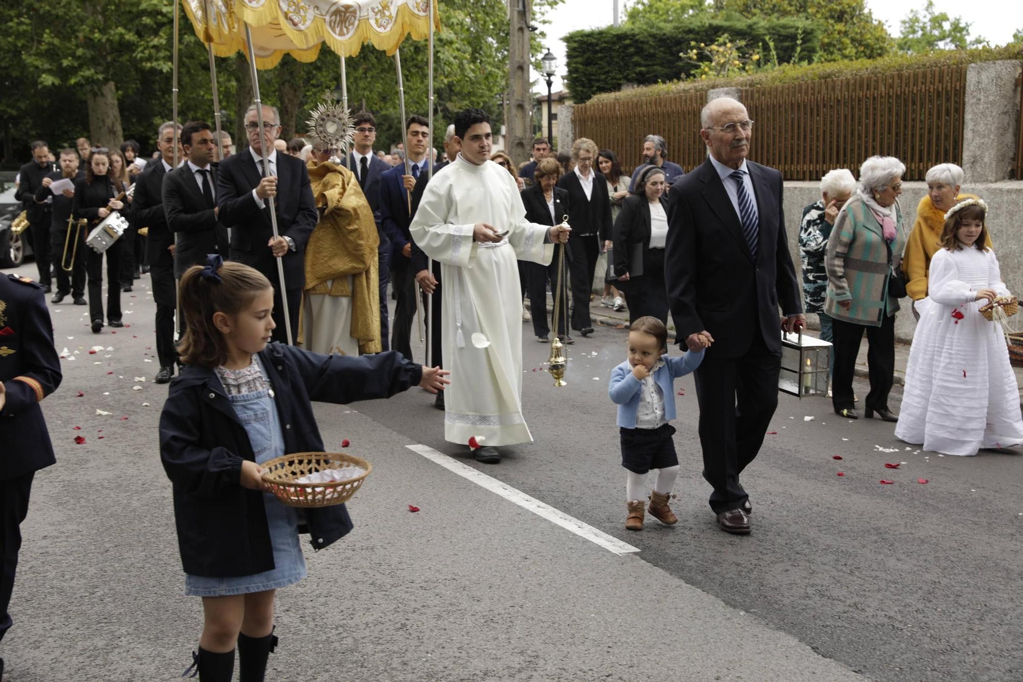 Así fue la procesión del Corpus en Somió (en imágenes)