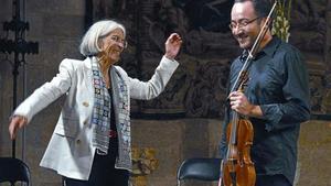 Donna Leon y Riccardo Minasi, durante el espectáculo que ofrecieron en Peralada.