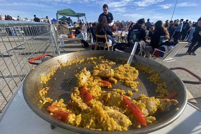 Sol, fiesta y alegría para la mejor paella en Torrevieja