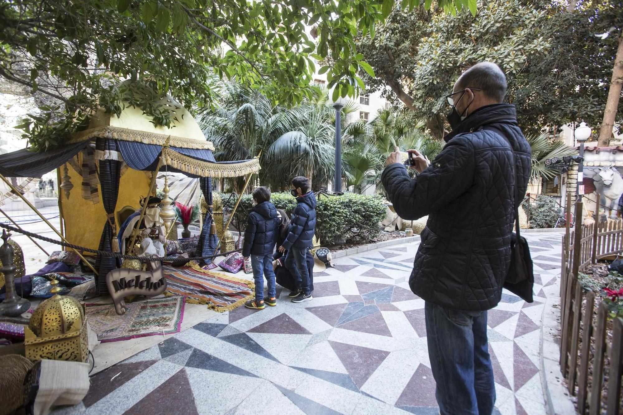 Campamento de los mensajeros reales en la plaza de Gabriel Miró