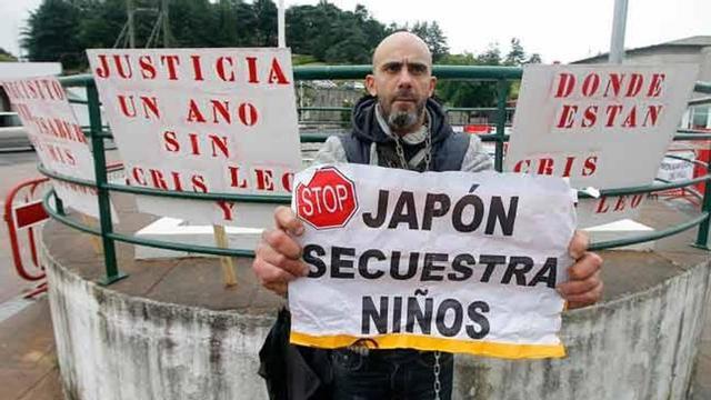 Jacobo Rodríguez, encadenado hoy en Vigo.//J. Santomé
