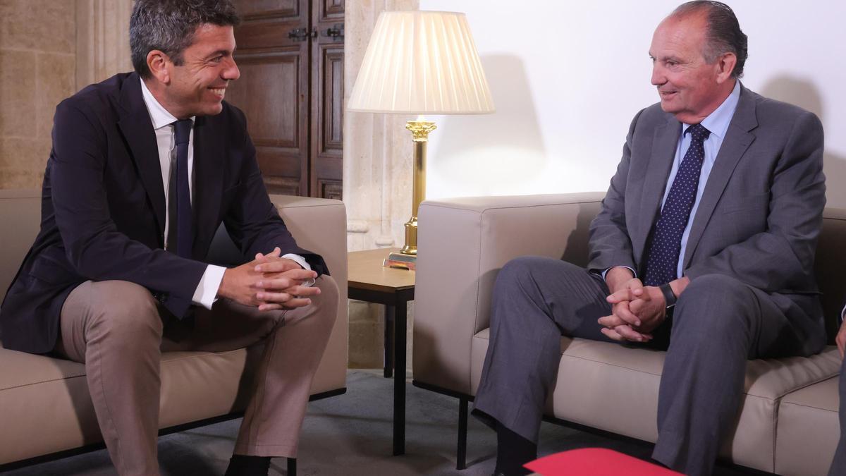 Carlos Mazón con el presidenter de la Cámara, José Vicente Morata, esta mañana.