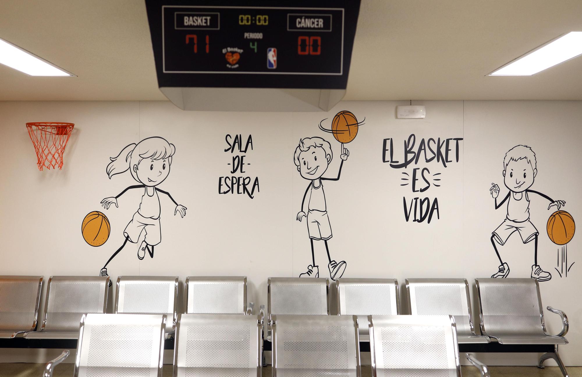 La nueva sala de espera del Hospital Materno Infantil tras la intervención de la asociación 'El Basket es vida'