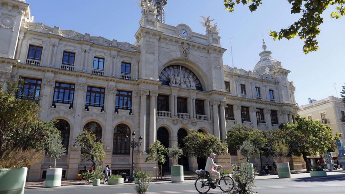 El edificio de Correos en la plaza del Ayuntamiento. | M.A. MONTESINOS