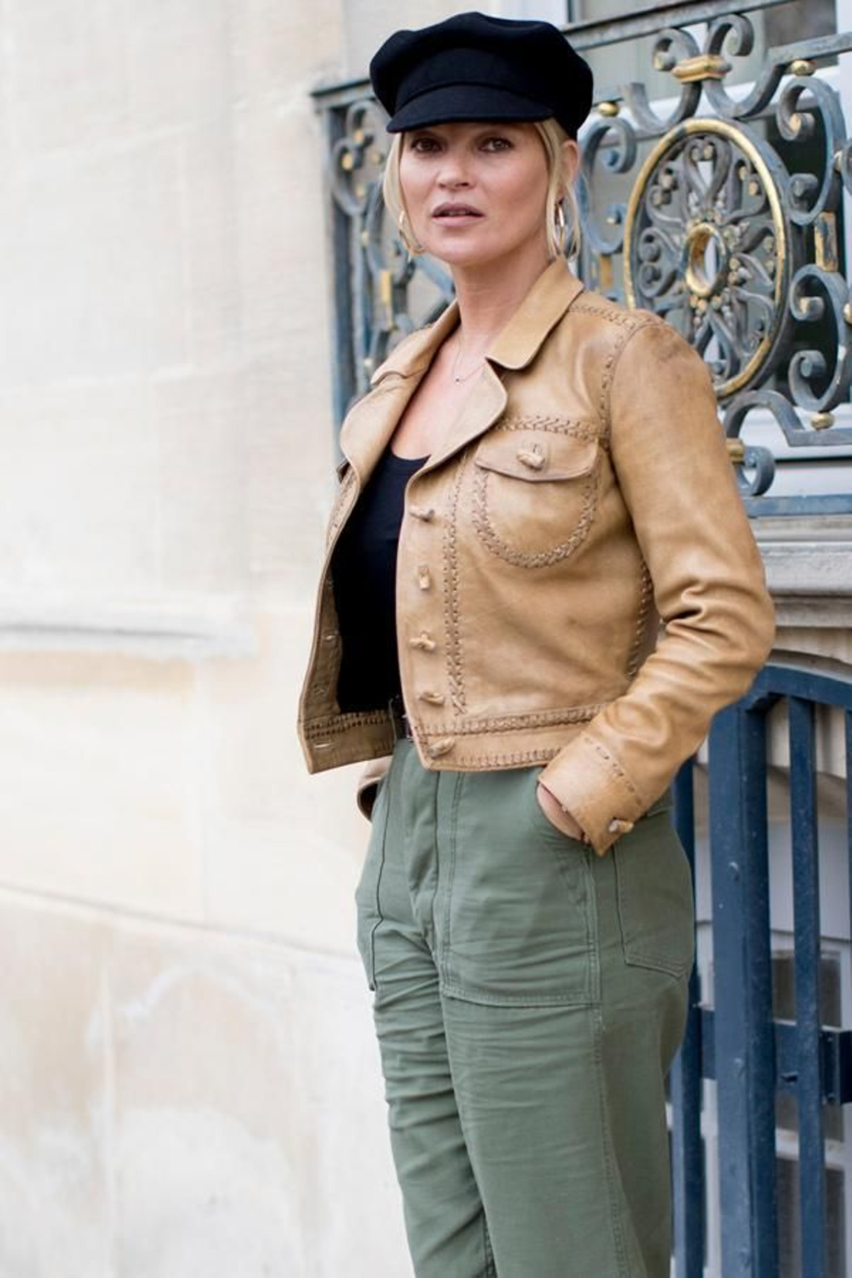 Street Style: Kate Moss con boina negra