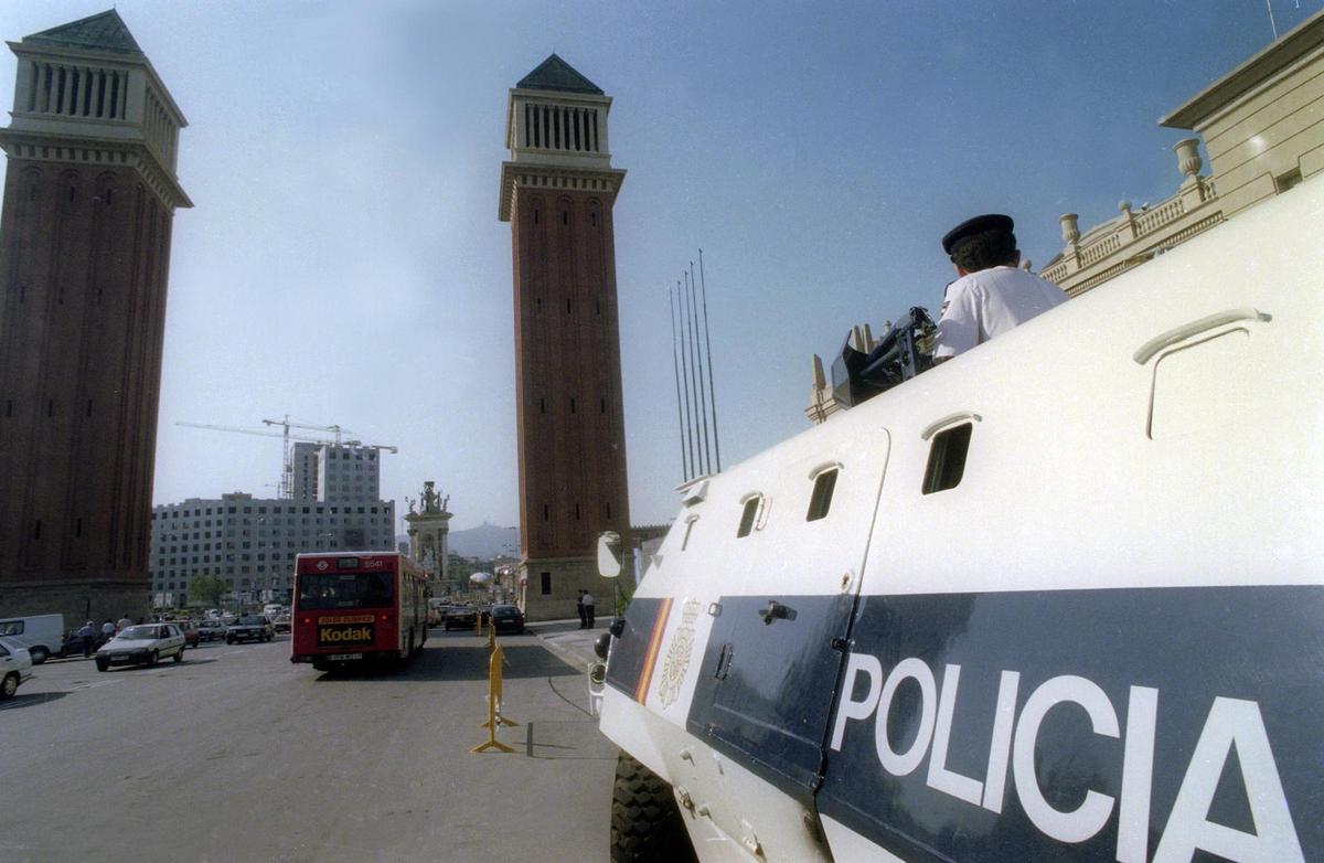 La montaña de Montjuïc, cerrada al trafico privado y con vigilancia policial, durante los Juegos Olímpicos de Barcelona 92.
