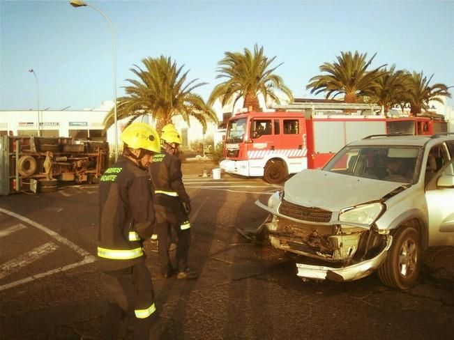 Herido tras una colisión entre un camión y un coche junto a Puerto Naos