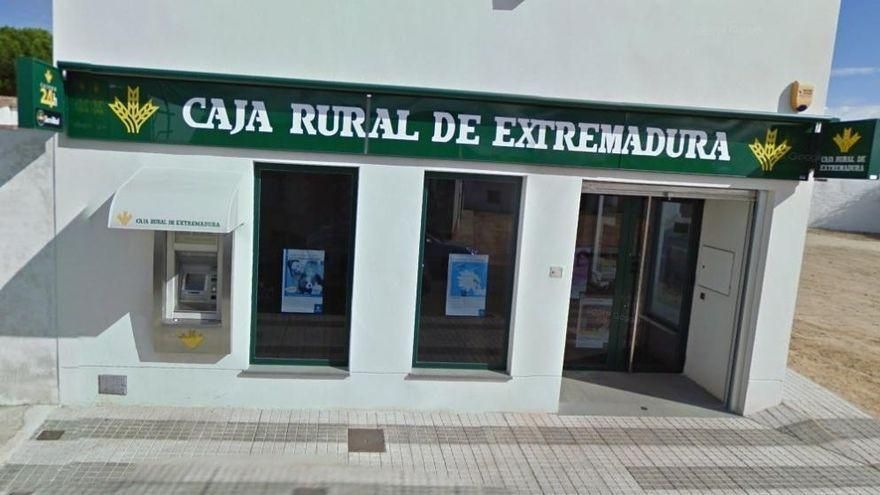 Localizado el coche de los atracadores de la sucursal bancaria en Gévora