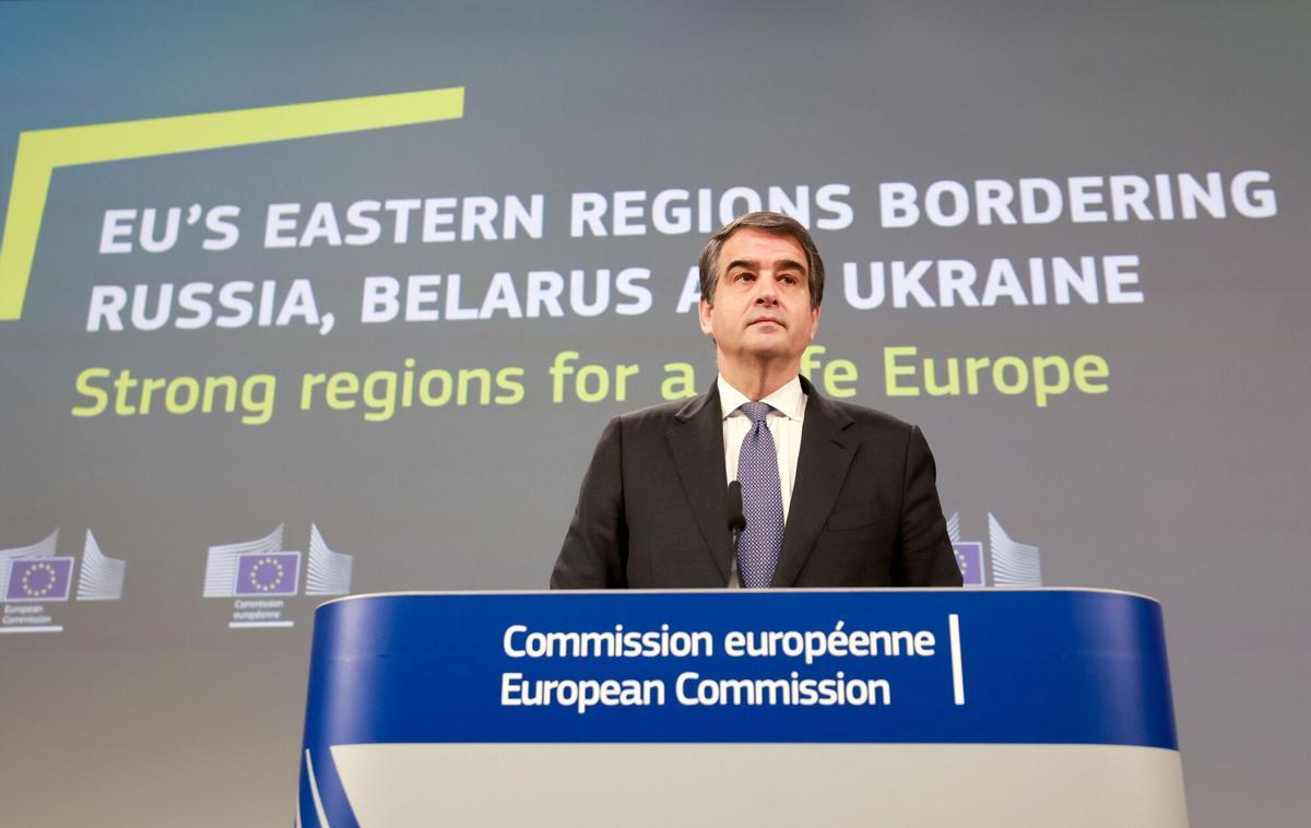 Raffaele Fitto, vicepresidente ejecutivo de la Comisión Europea, ofrece una conferencia de prensa tras la reunión del Colegio de Comisarios en la sede de la Comisión Europea en Bruselas (Bélgica), el 18 de febrero de 2026.