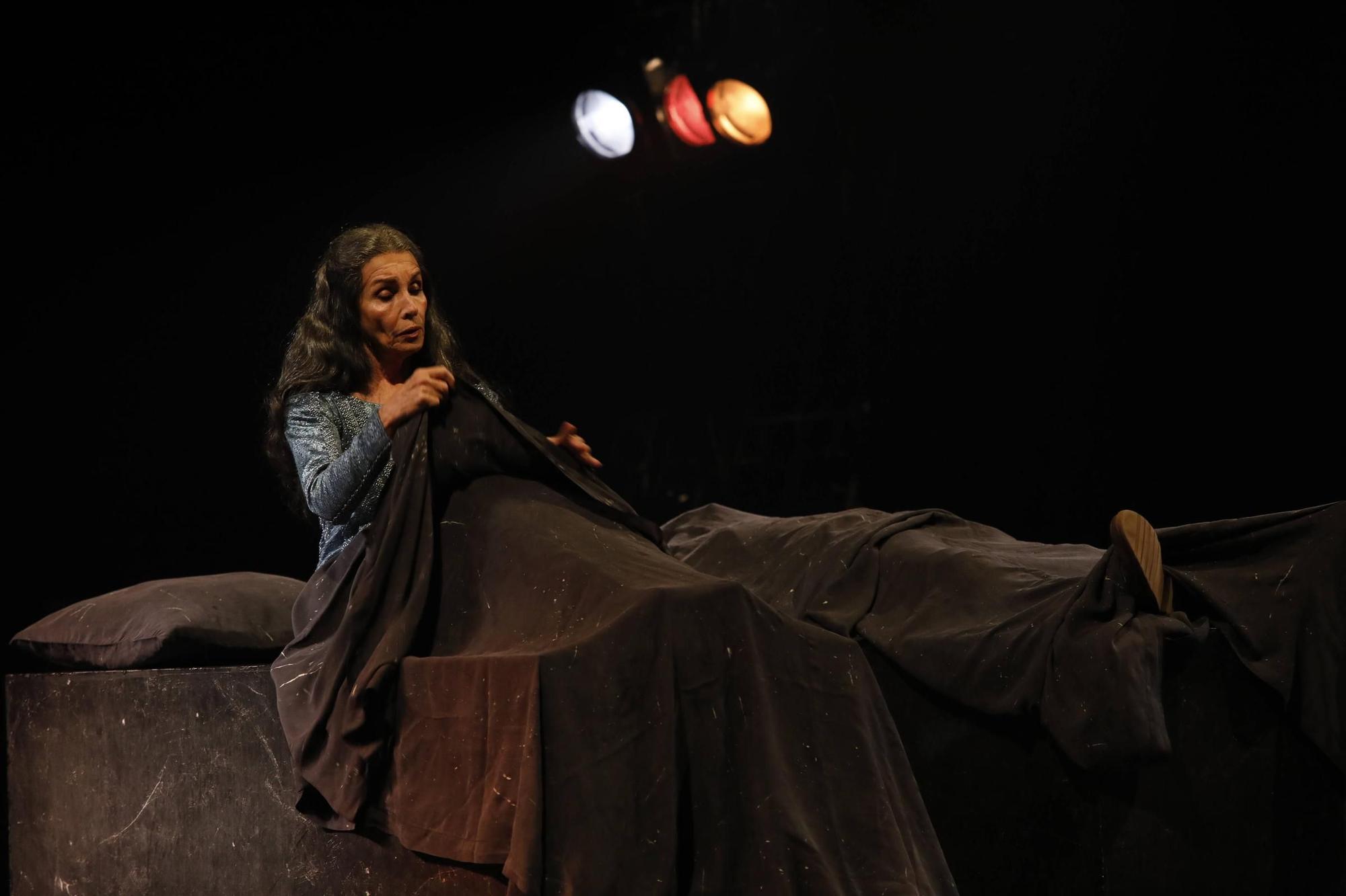 Ana Belén llega al Teatro Jovellanos con "Romeo y Julieta despiertan" (en imágenes)