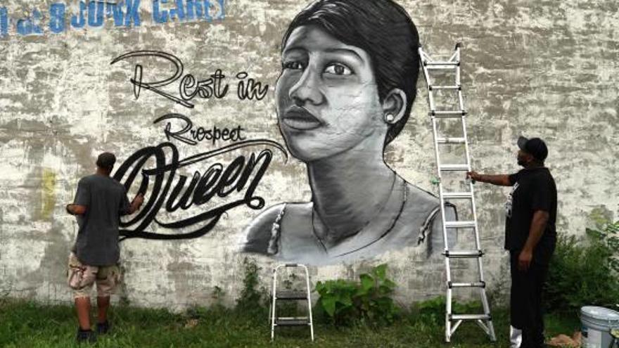 Mural en homenaje a Aretha en una muro de Detroit.