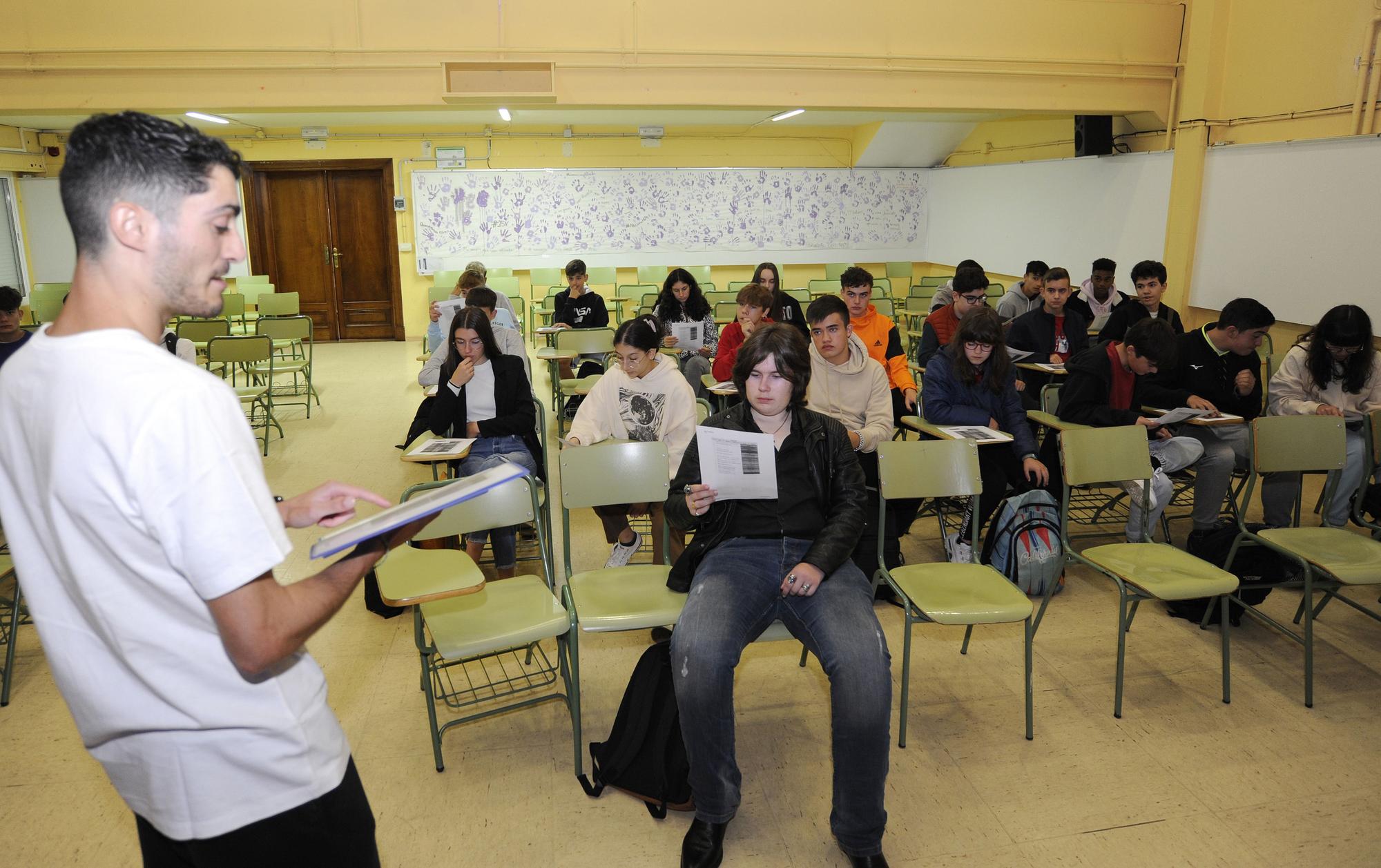 Primera clase en un aula del IES Laxeiro.