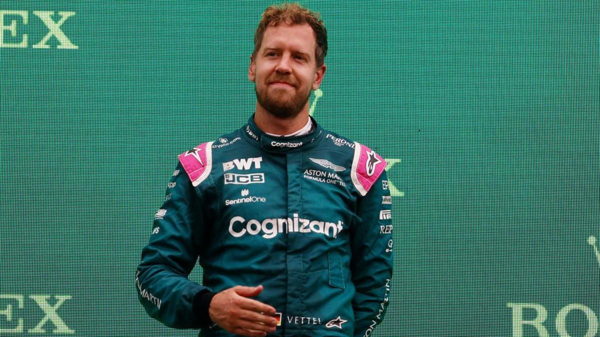 Sebastian Vettel subido al podio