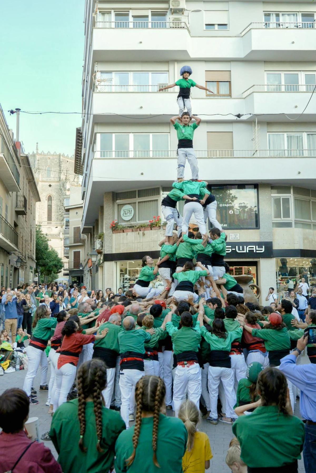 La magnífica actuació de la Muixeranga de la Marina Alta