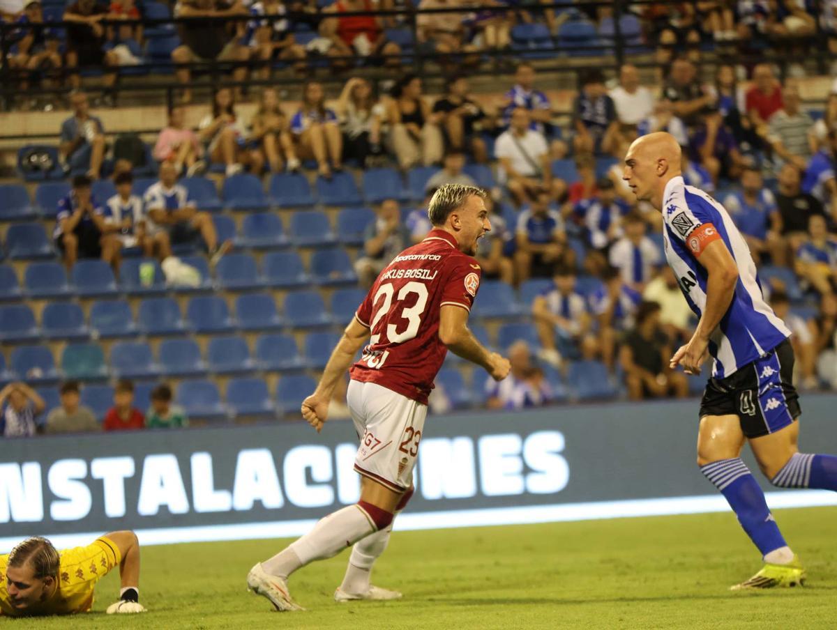 El delantero David Flakus, del Real Murcia, autor del segundo gol de los granas en Alicante.