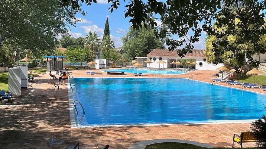 Abierto el complejo municipal de piscinas Heliodoro Martín en Cabra