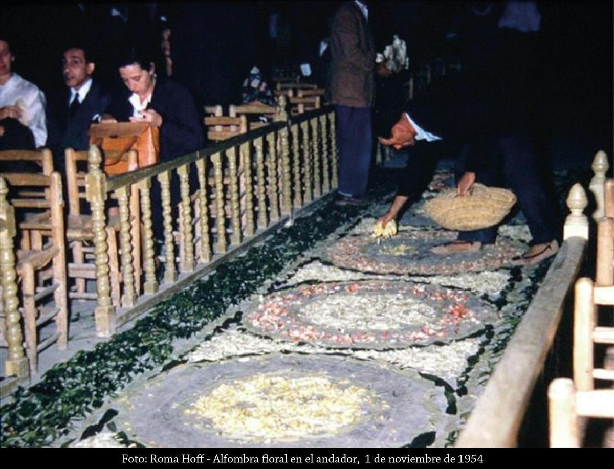 Foto de Roma Hoff, una de las primeras imágenes en color del Misteri, realizada por esta profesora estadounidense el 1 de noviembre de 1954 (la primera vez que se celebraba una representación extraordinaria).