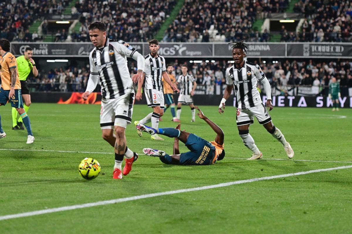 Isra Suero, anotador del primer tanto albinegro