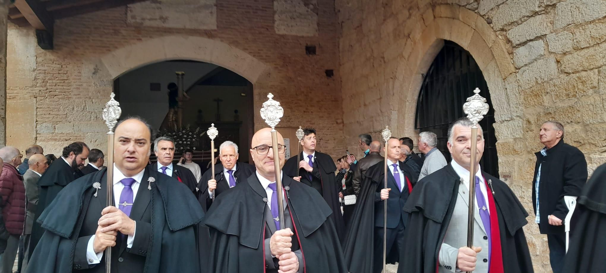 GALERÍA | Traslado del Ecce-Homo, cesión de insignias y ofrenda floral a la Soledad en la cofradía de Jesús Nazareno de Toro