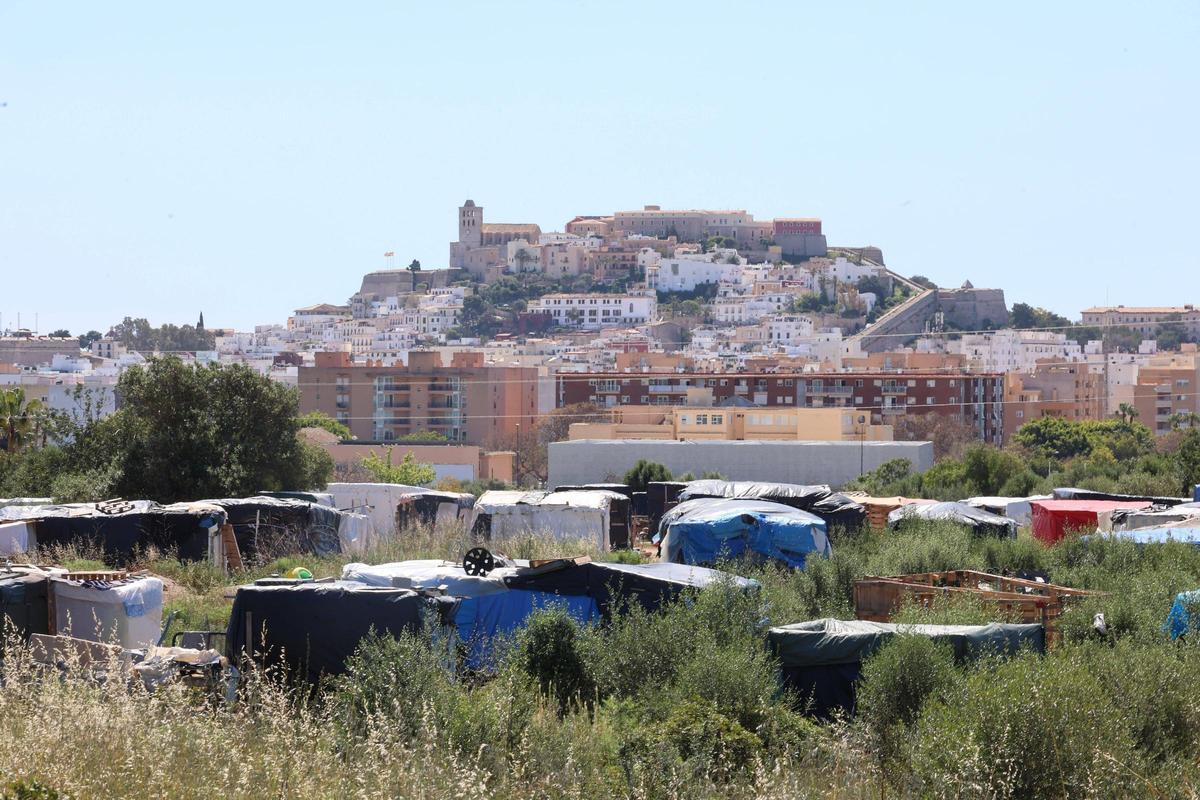 Todas las imágenes del asentamiento chabolista de sa Joveria, el más grande de Ibiza Todas las imágenes del asentamiento chabolista de sa Joveria, el más grande de Ibiza