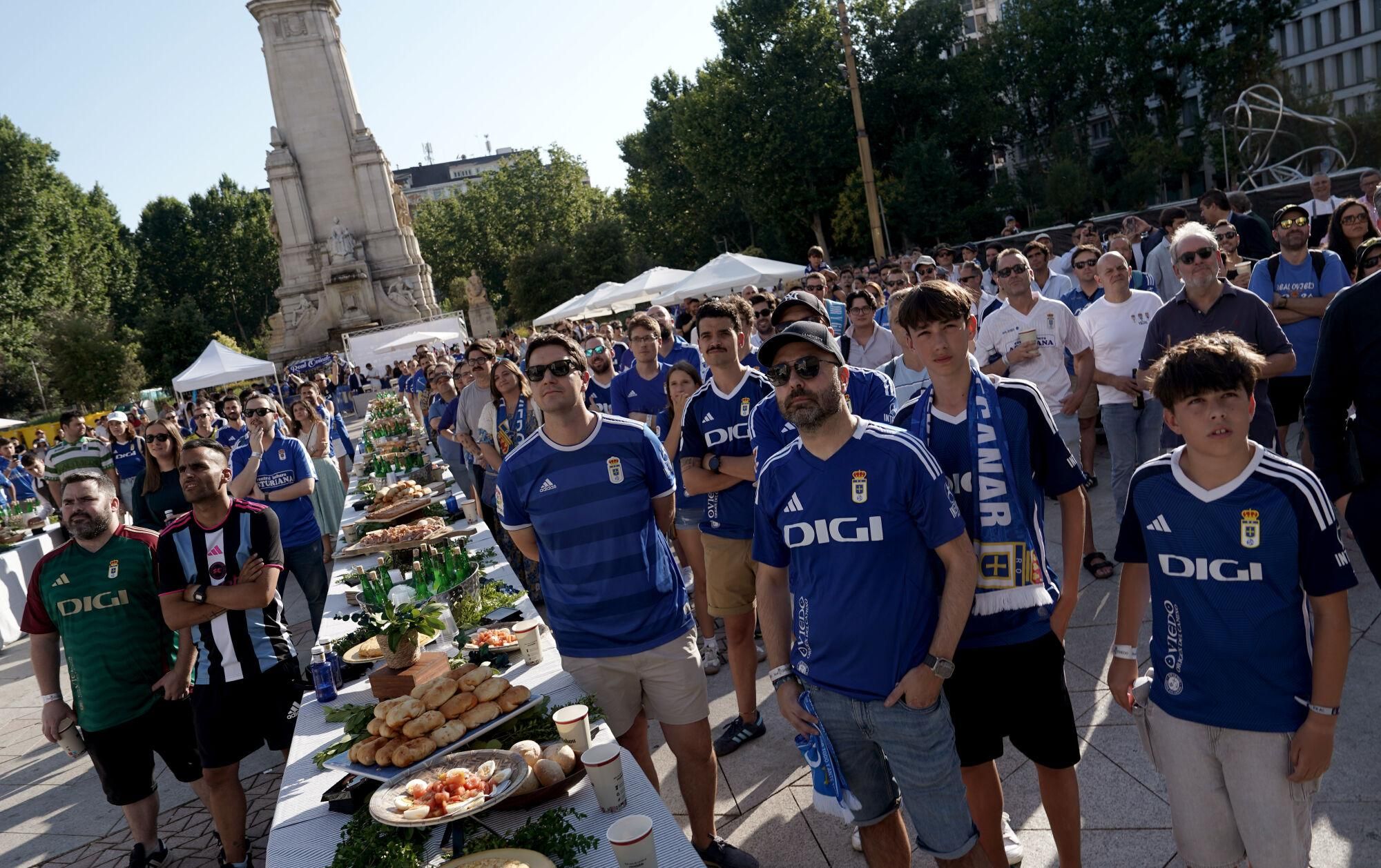 Así fue la fiesta del ascenso del Real Oviedo en Madrid.
