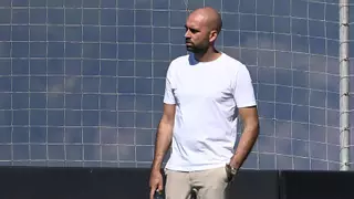 Giráldez pide tres refuerzos para la delantera, con Borja Iglesias como prioridad