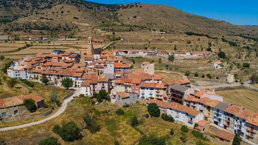 El pequeño pueblo escondido con nombre de país y cuatro históricas masías abandonadas