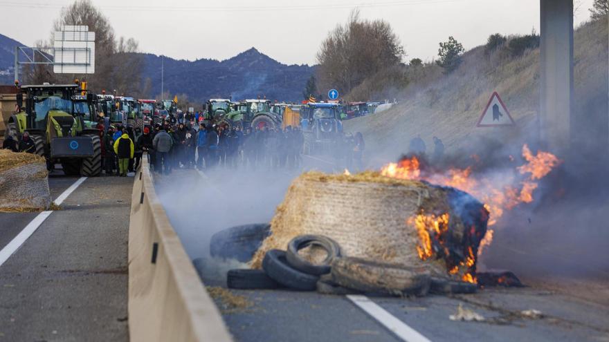 Protesta pagesa a la C-16, a Olvan