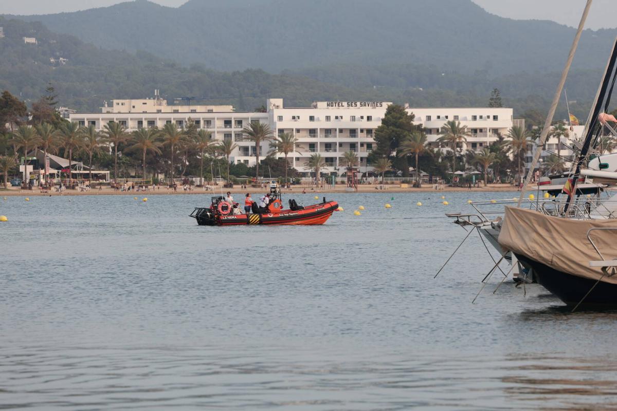 Imágenes de la procesión en honor a la Virgen del Carmen en Sant Antoni