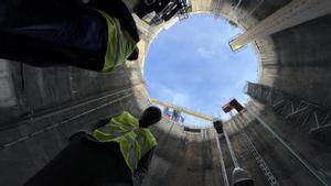 En el interior de la tuneladora de la L9 del metro