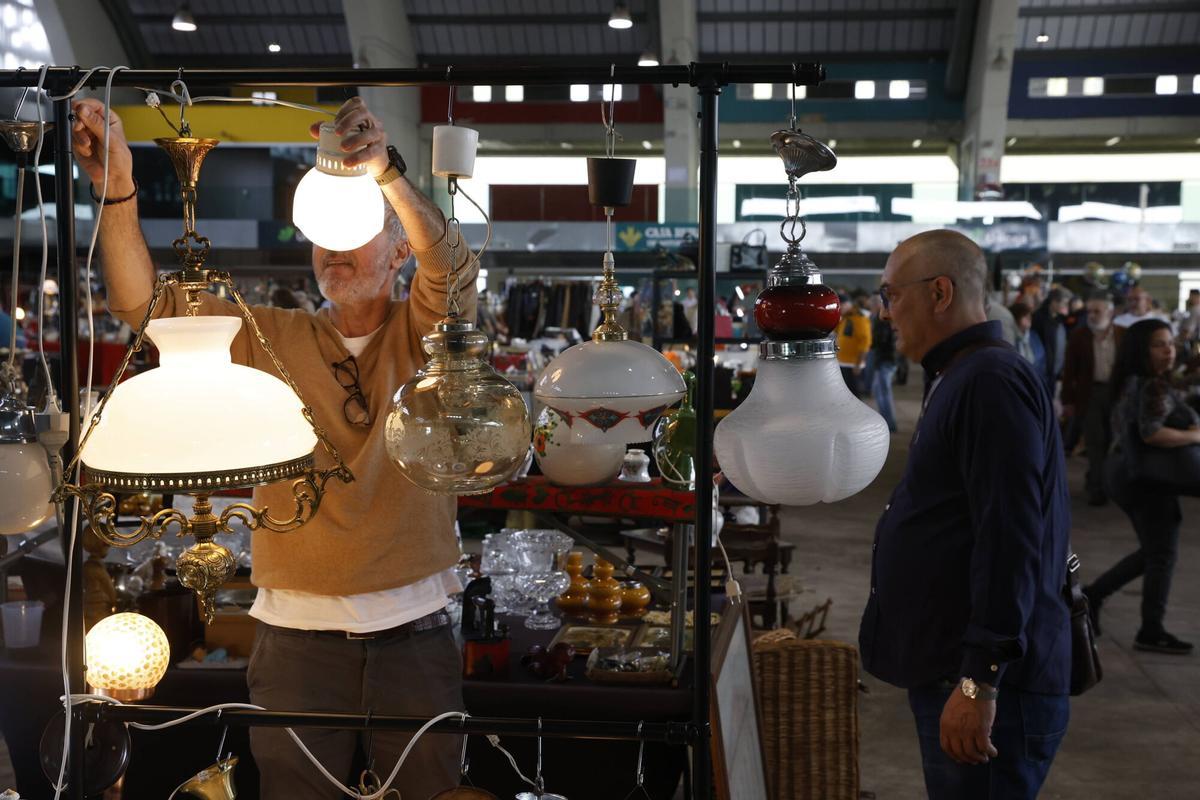 La inauguración de la feria de antigüedades en el pabellón de La Magdalena